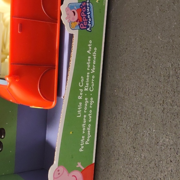NWT Peppa pig Little Red car and Peppa family rainy day - Picture 4 of 9